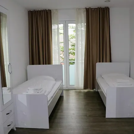 & Burglesum Apartment *